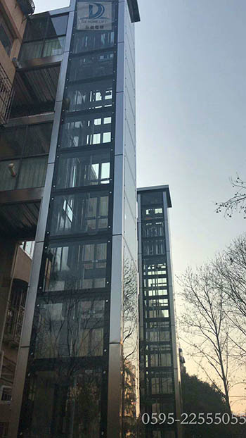 CDATA[<p>莆田別墅電梯費用怎么算?別墅電梯怎么裝才不占地方?莆田東奧二層別墅電梯廠家為大家來講解一下泉州如何選擇合適的家用別墅電梯?家用電梯是現在很多別墅都喜歡安裝的東西,有了家用電梯,就可以好像身處商場里一樣自由升降了,非常方便。而然家用電梯的選擇具有很多標準,要選擇一個合適的家用并不容易。</p>
<h2>莆田別墅電梯如何保障安全</h2>
<p>別墅電梯如何保障安全?如何在別墅里安裝家用電梯?選擇口碑和品牌靠譜的二層別墅電梯廠家。<br/>
<img src=