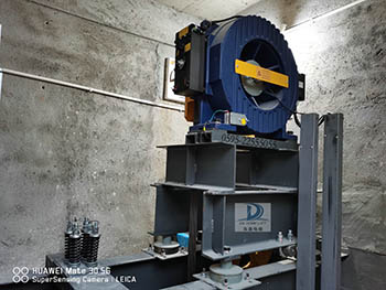 CDATA[<p>莆田別墅電梯位有管道怎么辦?別墅沒有電梯間怎么按?莆田東奧別墅電梯定制公司為大家來講解一下泉州如何選擇合適的家用別墅電梯?家用電梯是現在很多別墅都喜歡安裝的東西,有了家用電梯,就可以好像身處商場里一樣自由升降了,非常方便。而然家用電梯的選擇具有很多標準,要選擇一個合適的家用并不容易。</p>
<h2>莆田家用別墅電梯如何保障安全</h2>
<p>家用別墅電梯如何保障安全?無電梯別墅如何加裝?選擇口碑和品牌靠譜的別墅電梯定制公司。<br/>
<img src=